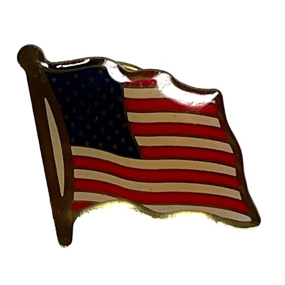 American Flag Lapel Pin - Patriotic USA Flag Enamel Badge A525 - Picture 3 of 4